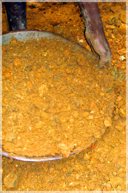 Pan full of crushed rock / Kanyala