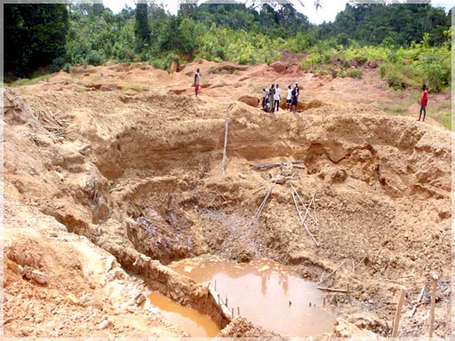 Huge pit had dug with shovels, buckets and ropes / Jolodah Mine Site